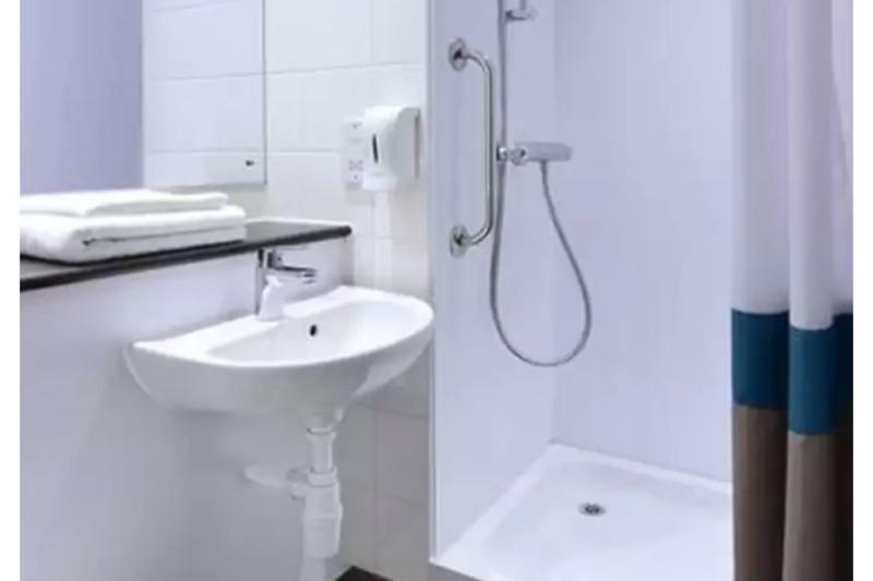 Travelodge London City Exterior photo